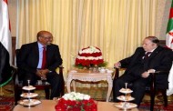 الرئيس بوتفليقة يتحادث مع نظيره السوداني