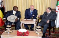 الرئيس بوتفليقة يتحادث مع نظيره الأوغندي