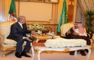 سلال يسلم رسالتين خطيتين من الرئيس بوتفليقة إلى العاهل السعودي