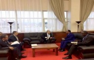لعمامرة يتحادث مع رئيس النيجر في أنتاناناريفو