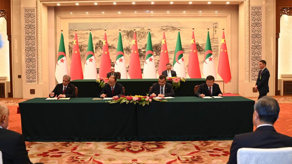 رئيس الجمهورية ونظيره الصيني يشرفان على مراسم التوقيع على اتفاقيات تعاون