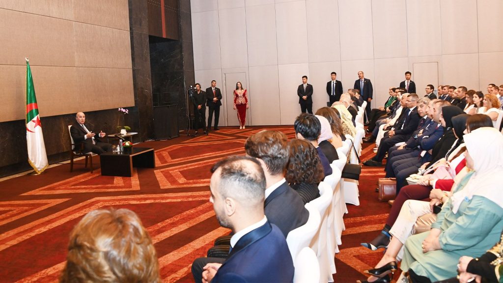 رئيس الجمهورية يلتقي ممثلين عن الجالية الوطنية المقيمة في الصين