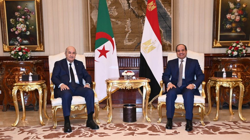 رئيس الجمهورية يتلقى مكالمة هاتفية من رئيس جمهورية مصر العربية