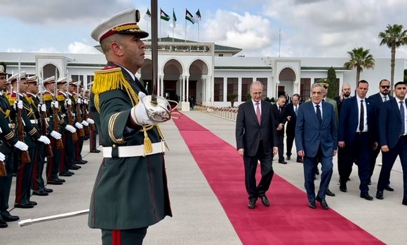 رئيس الوزراء وزير الخارجية والمغتربين الفلسطيني يغادر الجزائر